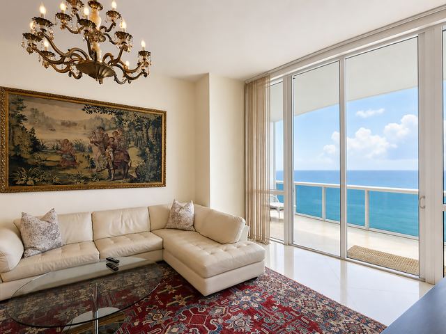 Residence 4007 property photo 9